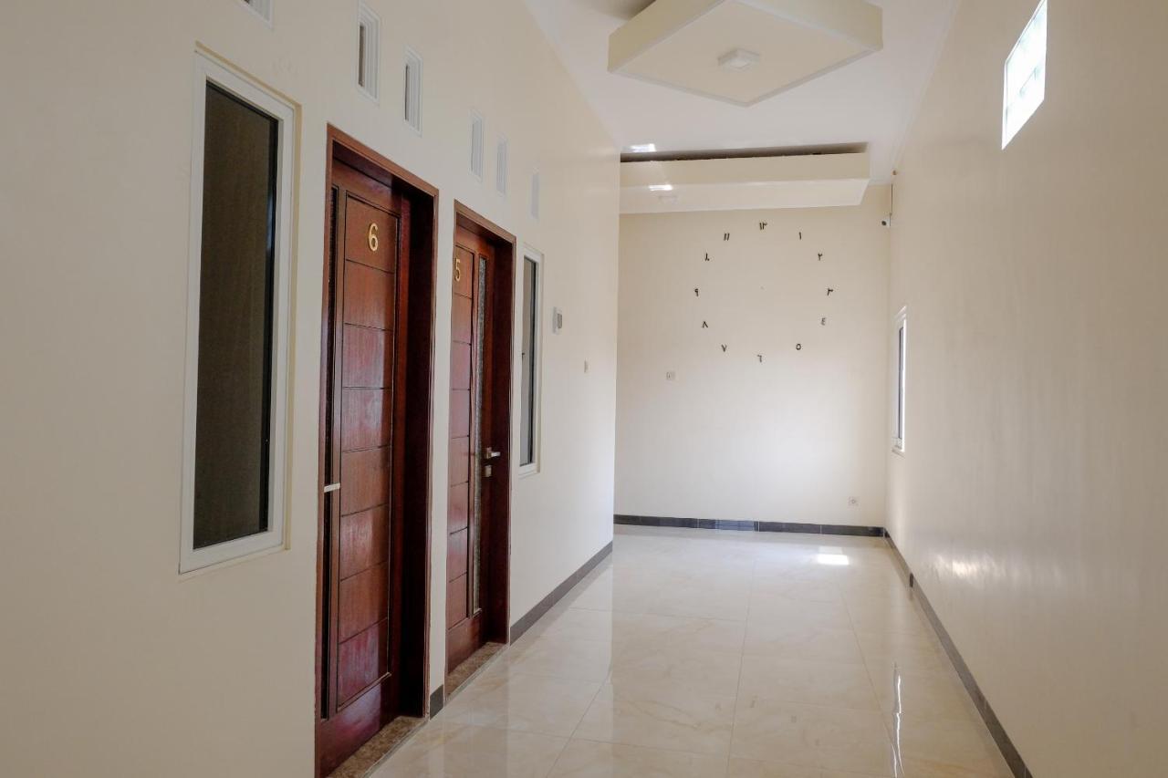 Oyo 1979 Alif Family Residence مالانغ المظهر الخارجي الصورة