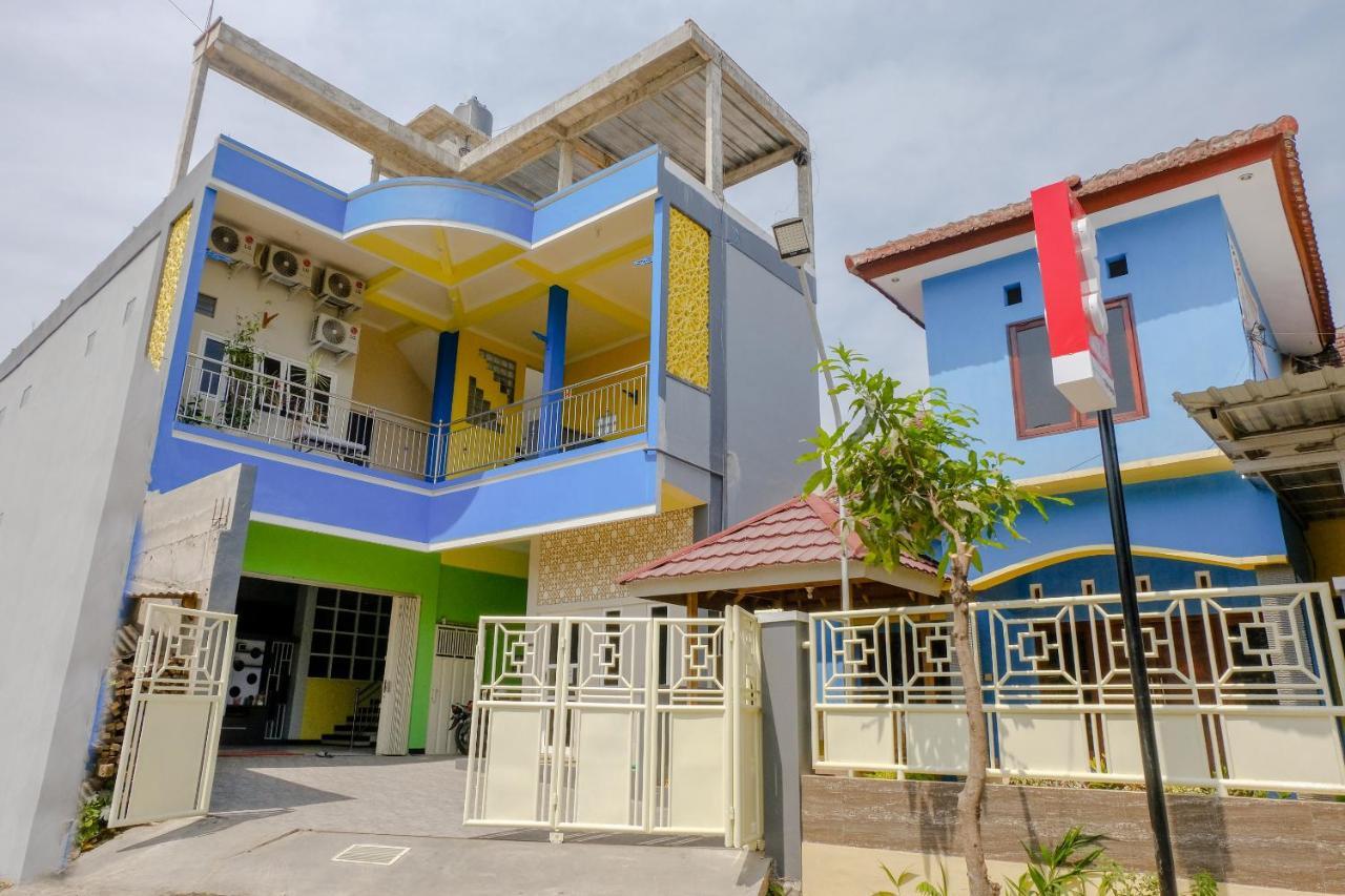 Oyo 1979 Alif Family Residence مالانغ المظهر الخارجي الصورة