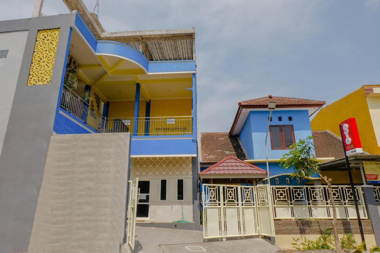 Oyo 1979 Alif Family Residence مالانغ المظهر الخارجي الصورة